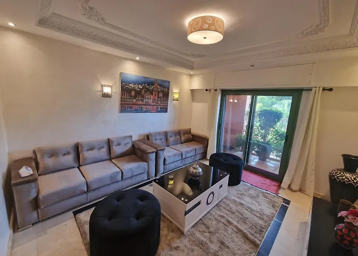 Deluxe Apartment In The Center Of City