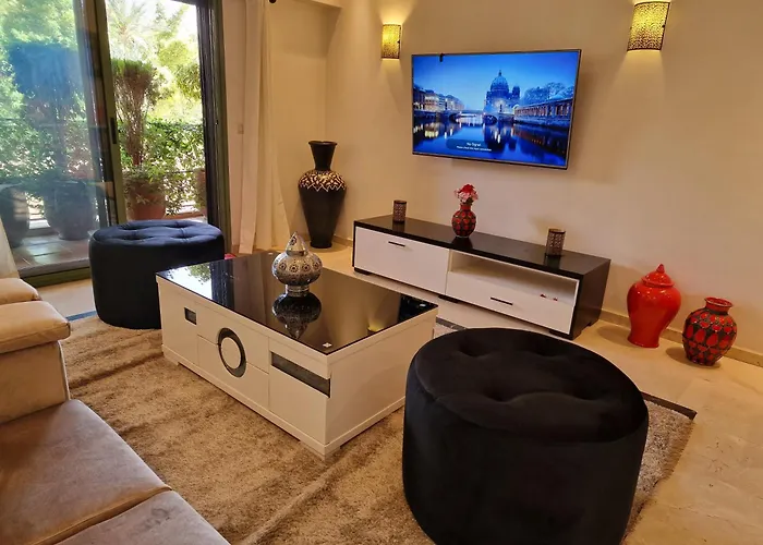 Deluxe Apartment In The Center Of City